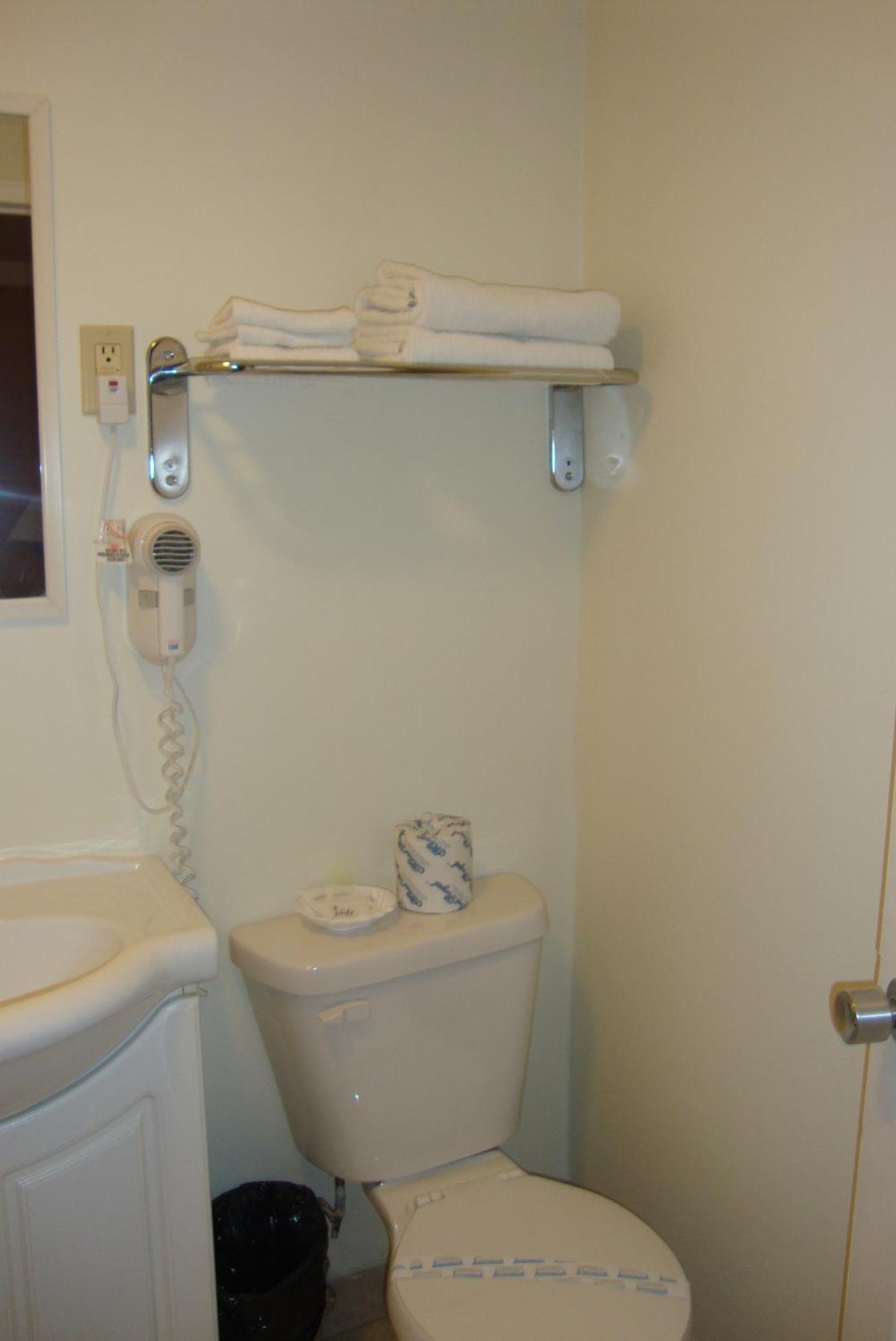 Royal Napanee Inn Greater Napanee Dış mekan fotoğraf