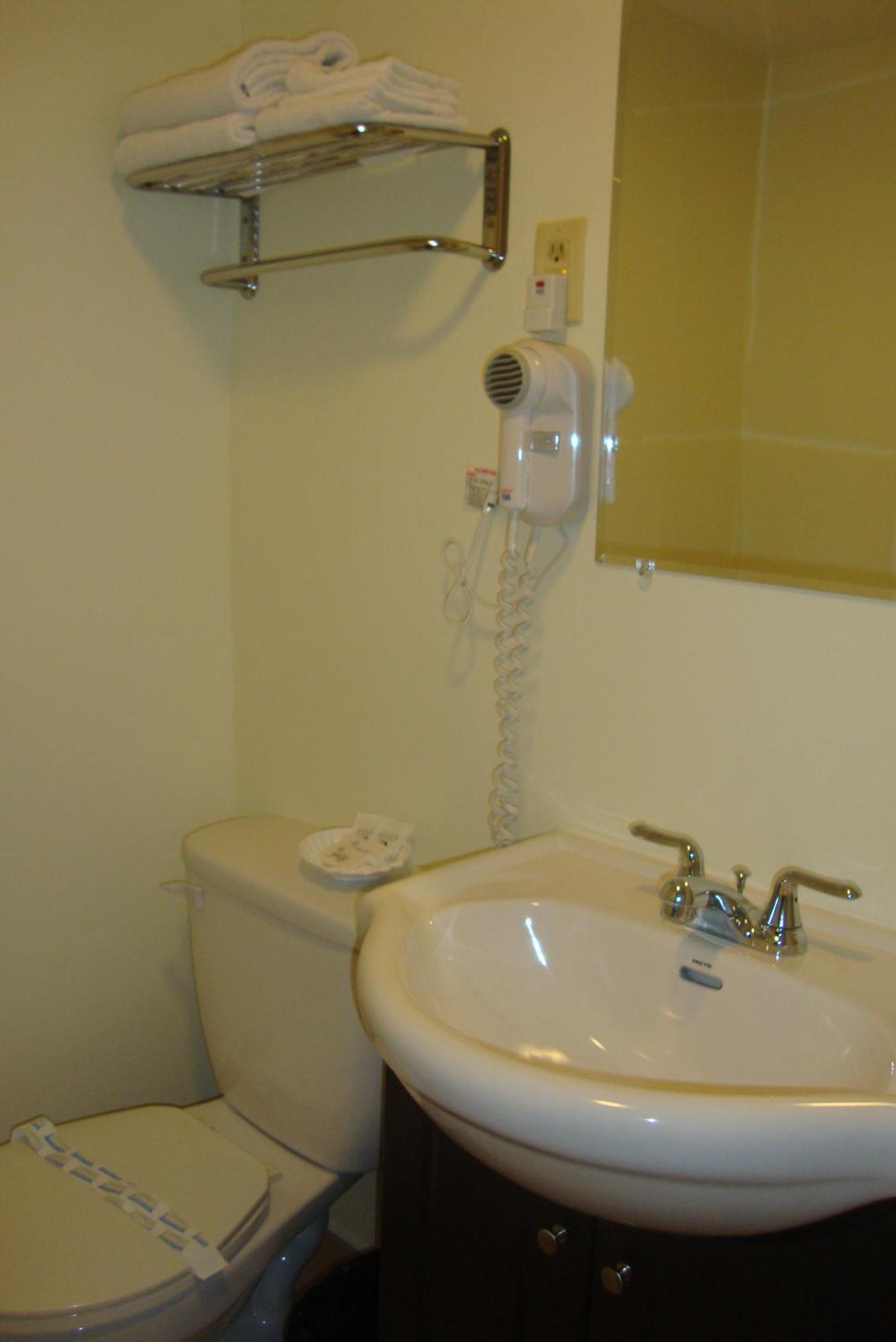 Royal Napanee Inn Greater Napanee Dış mekan fotoğraf