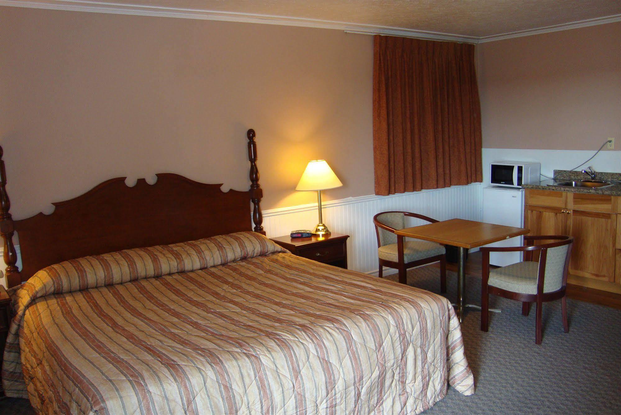 Royal Napanee Inn Greater Napanee Dış mekan fotoğraf