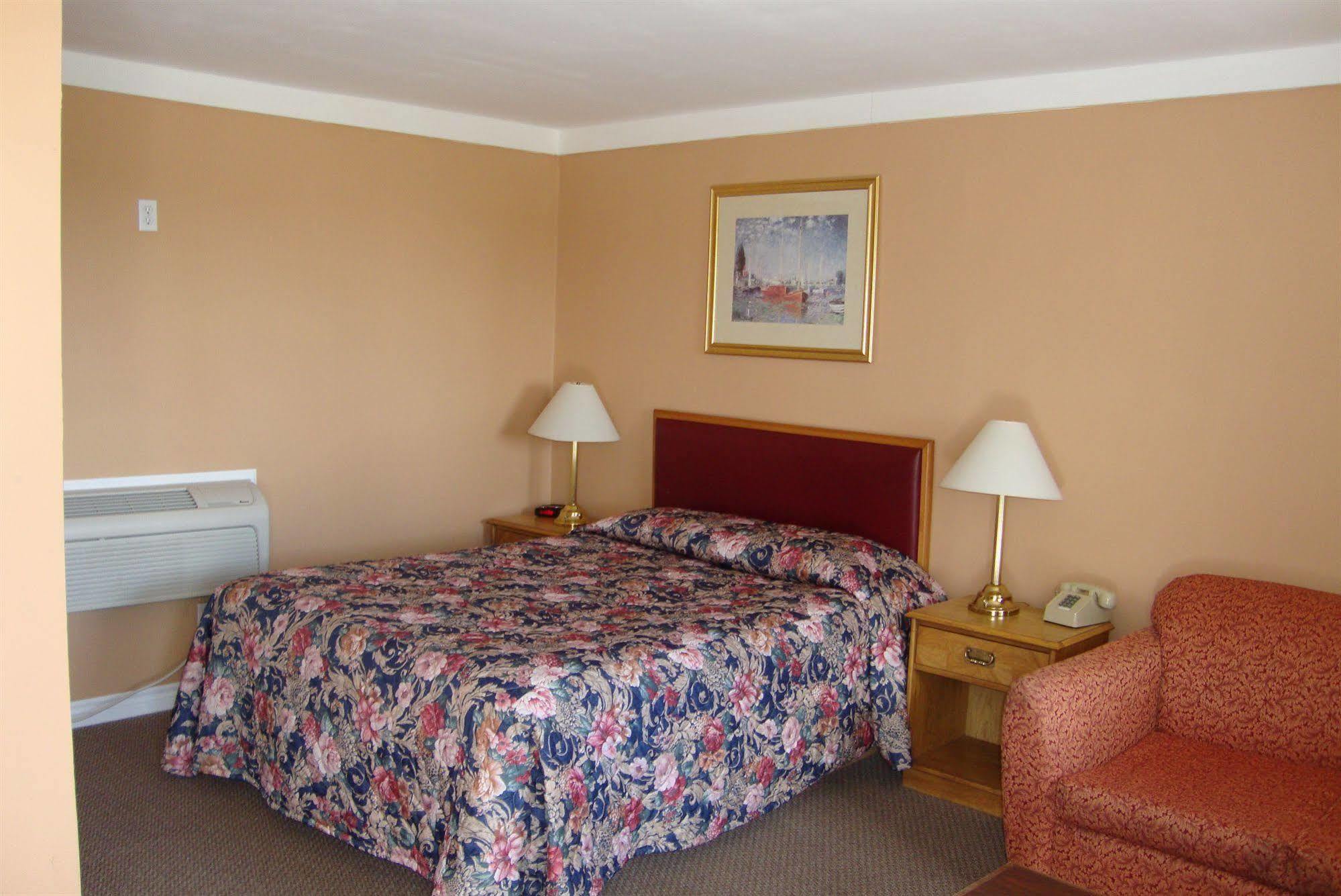 Royal Napanee Inn Greater Napanee Dış mekan fotoğraf